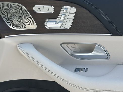 New 2026 Mercedes-Benz GLS 450 4MATIC image 17