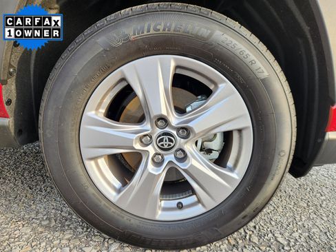 Used 2025 Toyota RAV4 XLE image 19