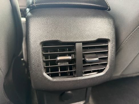 Used 2019 Ford Fusion SE image 27