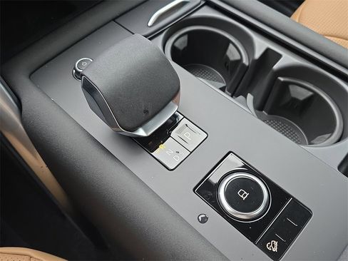 New 2026 Land Rover Discovery Dynamic SE image 26