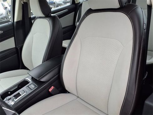 Used 2020 Ford Fusion SE w/ Equipment Group 151A image 7