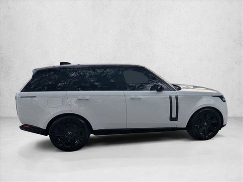 Used 2023 Land Rover Range Rover SE image 4