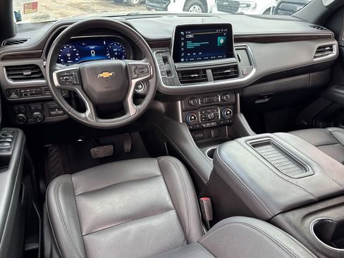 Used 2024 Chevrolet Suburban LT w/ Luxury Package AWD/4WD image 7