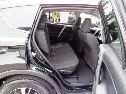 Used 2016 Toyota RAV4 XLE AWD/4WD image 34