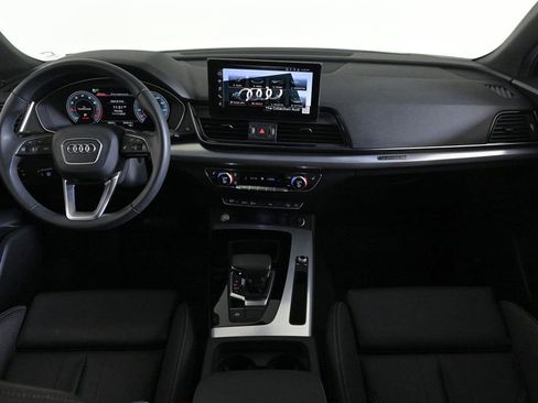 Certified 2025 Audi Q5 2.0T Premium w/ Convenience Plus Package image 9