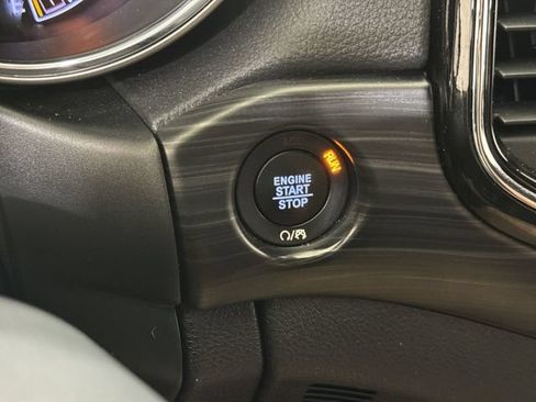 Used 2020 Jeep Grand Cherokee Altitude AWD/4WD image 17