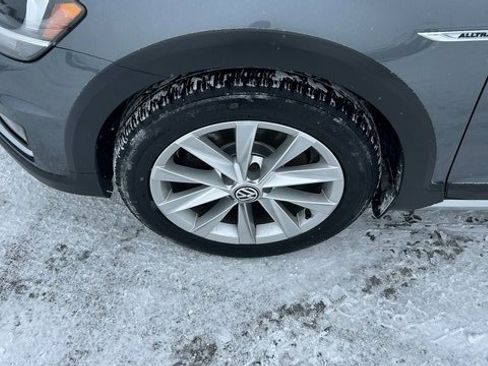 Used 2018 Volkswagen Golf Alltrack image 16