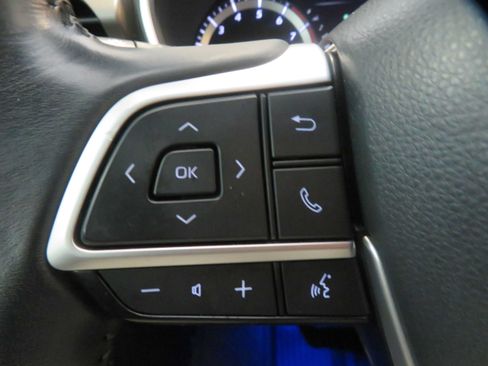 Used 2023 Toyota Highlander XLE FWD image 37