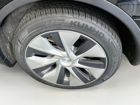 Used 2023 Tesla Model Y Long Range AWD/4WD image 11