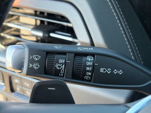 Used 2025 GMC Yukon Denali AWD/4WD image 17