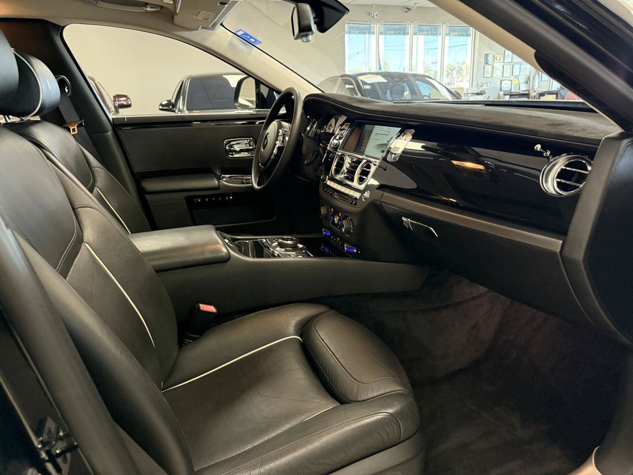 Used 2016 Rolls-Royce Ghost RWD image 25