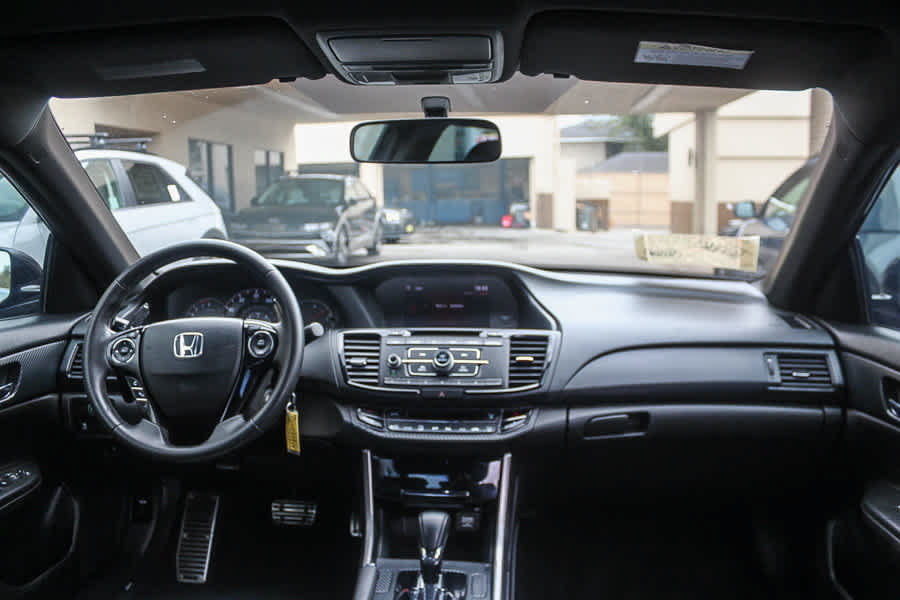 Used 2017 Honda Accord Sport image 16