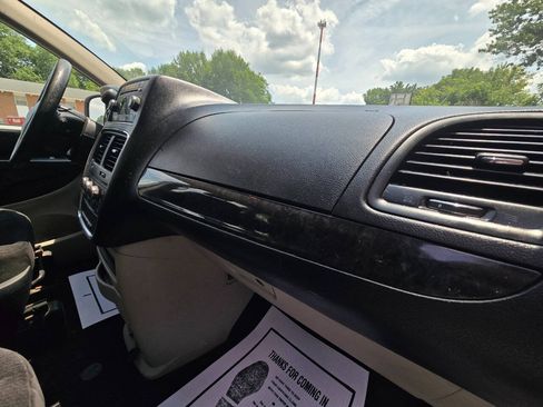 Used 2014 Dodge Grand Caravan American Value Package FWD image 24
