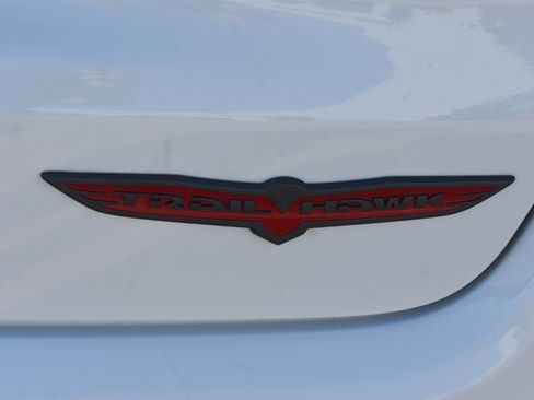 Used 2025 Jeep Compass Trailhawk AWD/4WD image 8