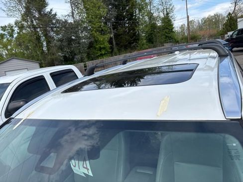 Used 2018 Toyota Highlander XLE image 3