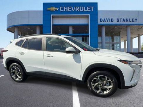 Used 2026 Chevrolet Trax LT FWD image 9