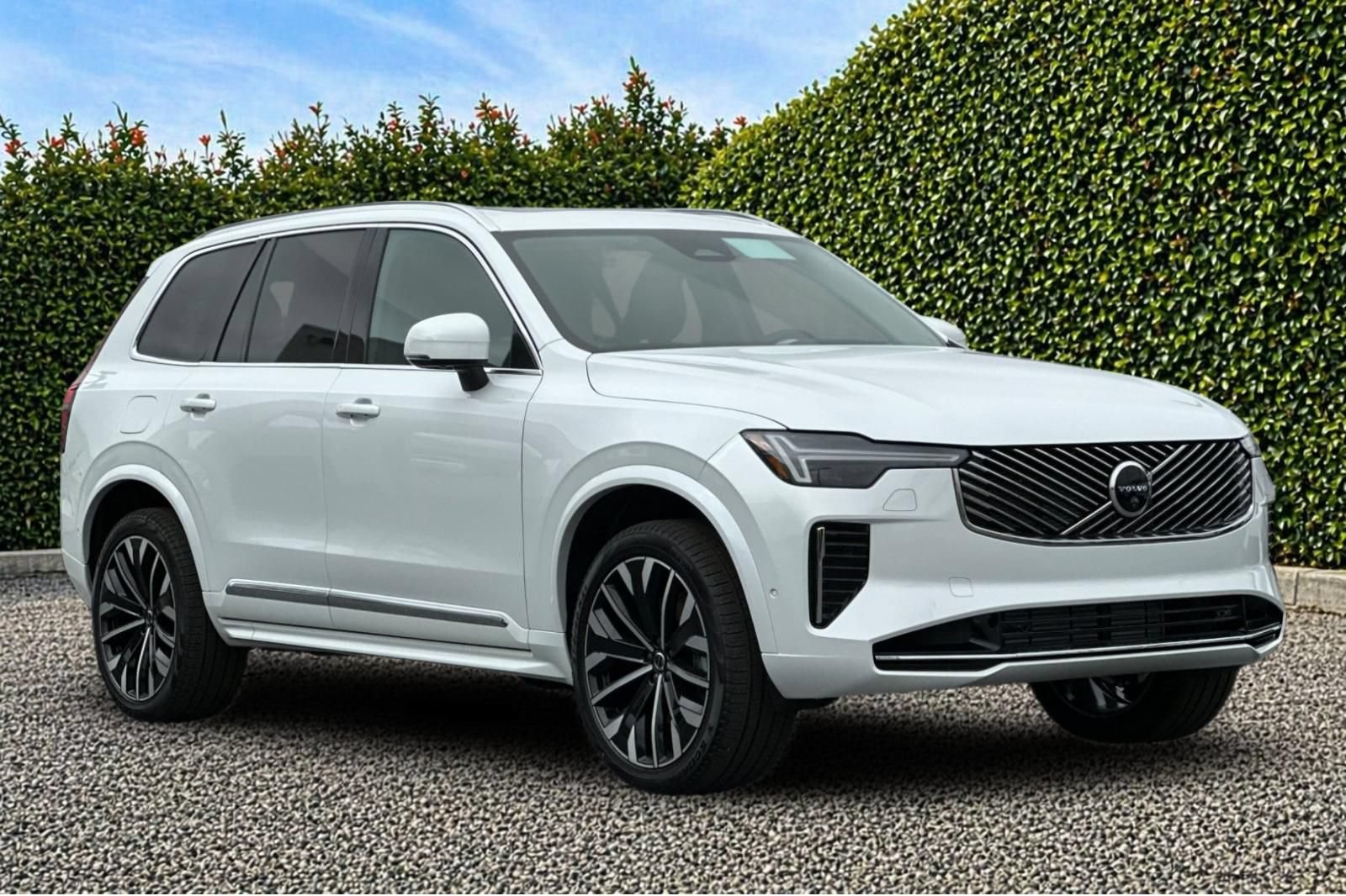 New 2025 Volvo XC90 T8 Plus w/ Protection Package Premier AWD/4WD image 8