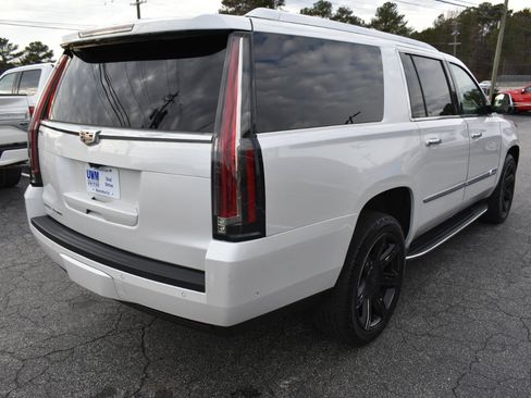 Used 2020 Cadillac Escalade ESV Premium Luxury image 6