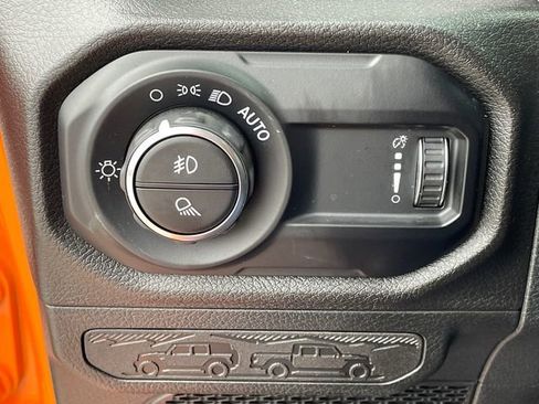Used 2025 Jeep Gladiator Mojave AWD/4WD image 25