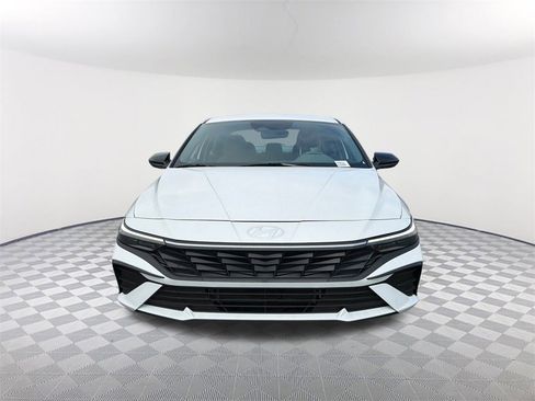 Certified 2025 Hyundai Elantra SEL image 2