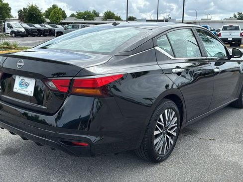 Used 2025 Nissan Altima 2.5 SV FWD image 5