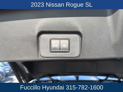 Used 2023 Nissan Rogue SL w/ SL Premium Package image 9