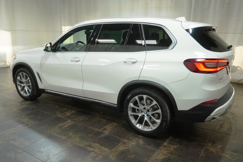 Used 2023 BMW X5 xDrive40i w/ Premium Package AWD/4WD image 8