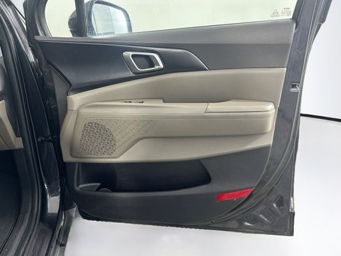 Used 2025 Kia Carnival FWD image 34