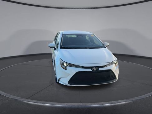Used 2023 Toyota Corolla LE FWD image 3