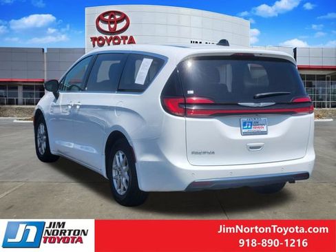 Used 2024 Chrysler Pacifica Touring-L FWD image 5