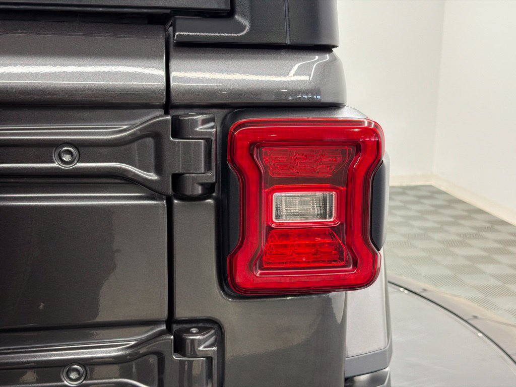 Used 2019 Jeep Wrangler Unlimited Sahara AWD/4WD image 14