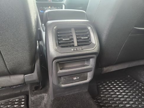 Certified 2025 Volkswagen Taos SE image 20