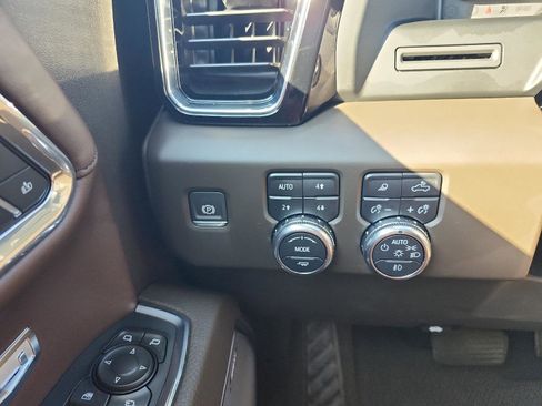 Certified 2024 GMC Sierra 1500 Denali image 24