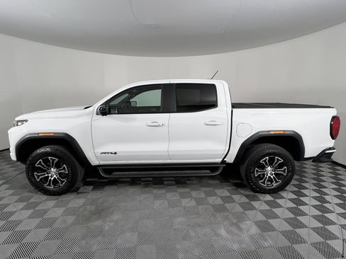 Used 2024 GMC Canyon AT4 w/ AT4 Premium Package image 9