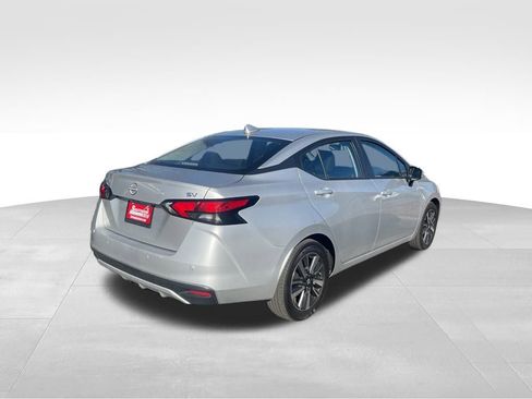 Used 2024 Nissan Versa SV image 4