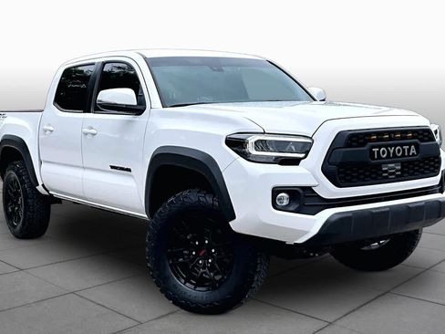 Used 2023 Toyota Tacoma TRD Off-Road w/ Advanced Technology Package AWD/4WD image 3