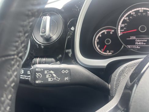 Used 2013 Volkswagen Beetle TDI image 29