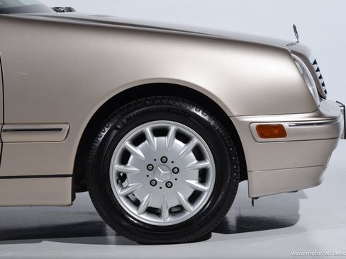 Used 2001 Mercedes-Benz E 320 Sedan image 9