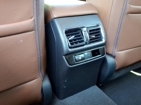 Used 2017 Subaru Outback 2.5i Touring AWD/4WD image 11