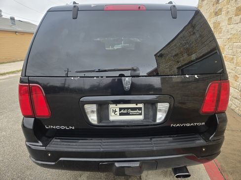 Used 2005 Lincoln Navigator Luxury image 17