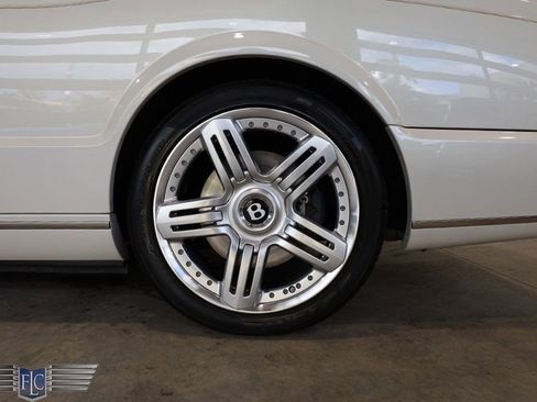 Used 2010 Bentley Azure T RWD image 38