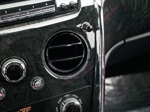 Certified 2025 Rolls-Royce Cullinan AWD/4WD image 36