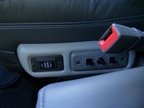 Used 2025 Chevrolet Express 2500 w/ Driver Convenience Package image 21