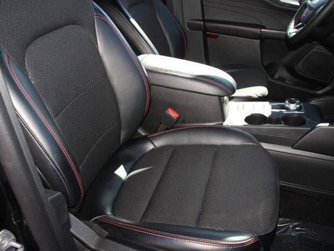 Certified 2025 Ford Escape ST-Line Select image 28