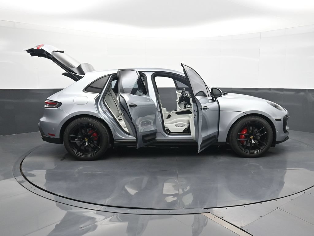Certified 2023 Porsche Macan S AWD/4WD image 33