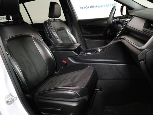 Used 2023 Jeep Grand Cherokee L Laredo image 20