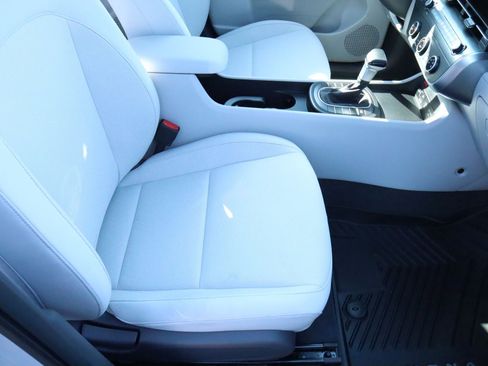 New 2026 Hyundai Kona SE image 17