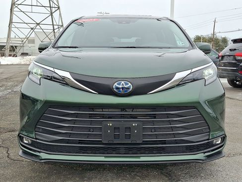 Used 2025 Toyota Sienna XLE image 30
