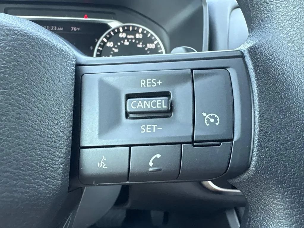 Used 2025 Nissan Rogue S FWD image 29