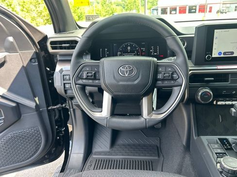 New 2026 Toyota 4Runner SR5 AWD/4WD image 13